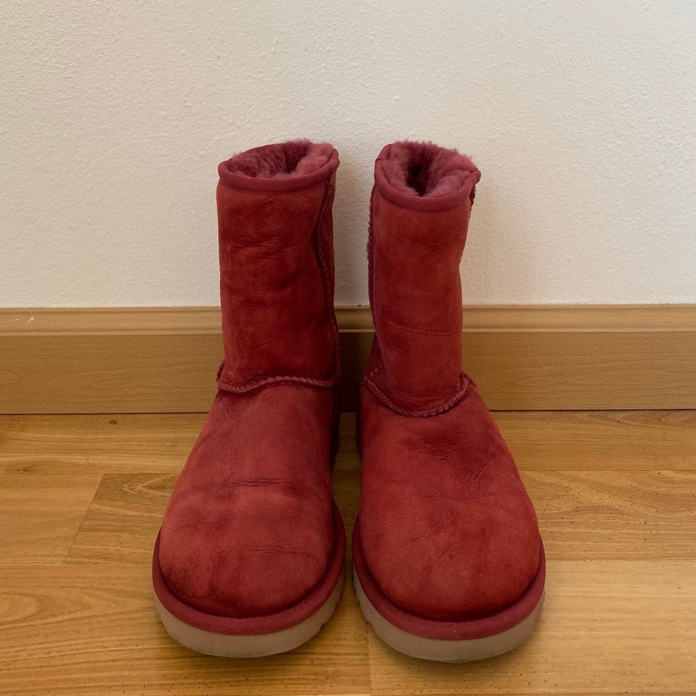 UGG classic short size 7